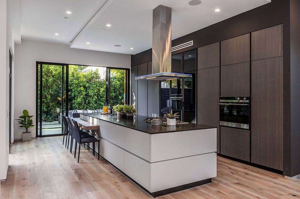 This Flawless Modern Home in Studio City was built and designed by the famous Arzuman Brothers. The house is seamlessly blending exquisite design, and an impeccable choice of quality materials as well as embracing the security and convenience of today’s most up-to-date technology