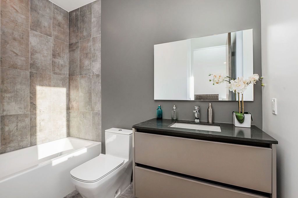 This Flawless Modern Home in Studio City was built and designed by the famous Arzuman Brothers. The house is seamlessly blending exquisite design, and an impeccable choice of quality materials as well as embracing the security and convenience of today’s most up-to-date technology