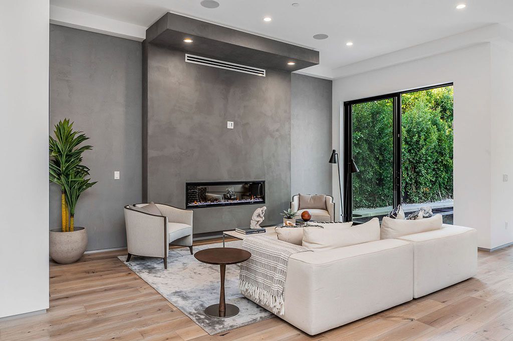 This Flawless Modern Home in Studio City was built and designed by the famous Arzuman Brothers. The house is seamlessly blending exquisite design, and an impeccable choice of quality materials as well as embracing the security and convenience of today’s most up-to-date technology