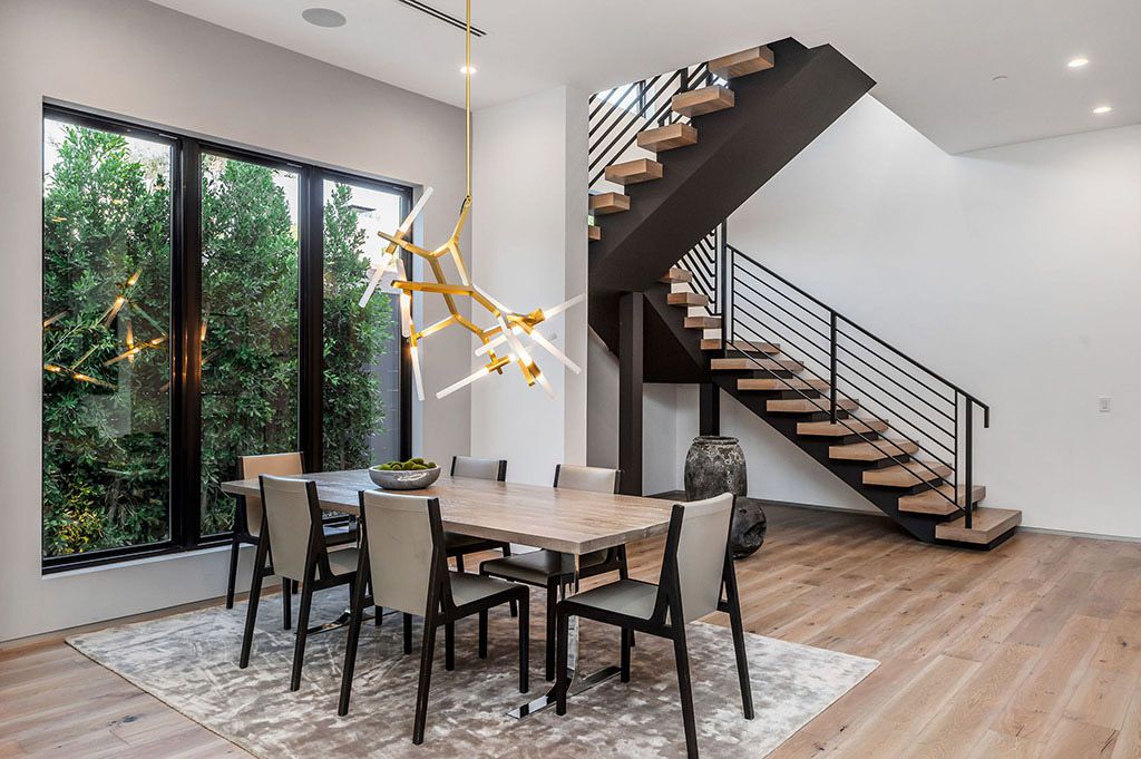This Flawless Modern Home in Studio City was built and designed by the famous Arzuman Brothers. The house is seamlessly blending exquisite design, and an impeccable choice of quality materials as well as embracing the security and convenience of today’s most up-to-date technology
