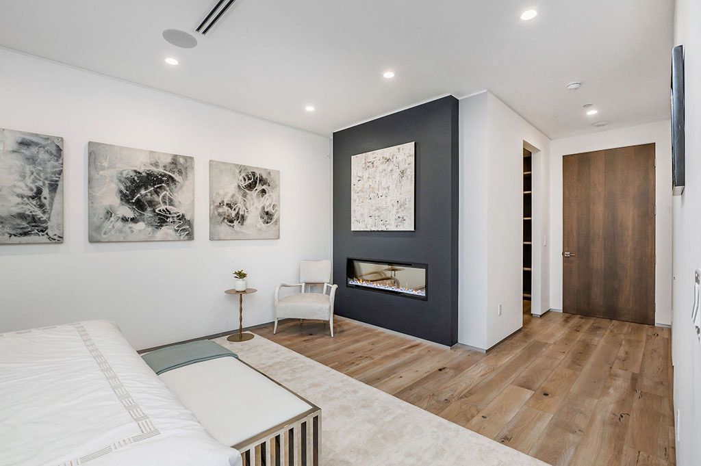 This Flawless Modern Home in Studio City was built and designed by the famous Arzuman Brothers. The house is seamlessly blending exquisite design, and an impeccable choice of quality materials as well as embracing the security and convenience of today’s most up-to-date technology