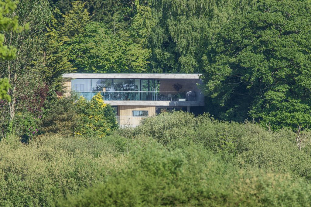 Folding House for Retiree with Stunning River Views by AR Design Studio 13
