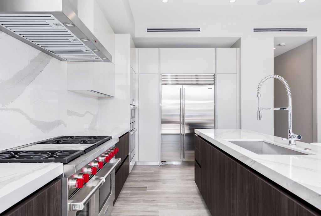 This Fort Lauderdale House in Florida was executed by legendary Ark Residential Corp. The property is the perfect mix between the mid-century modern design and some modern flair