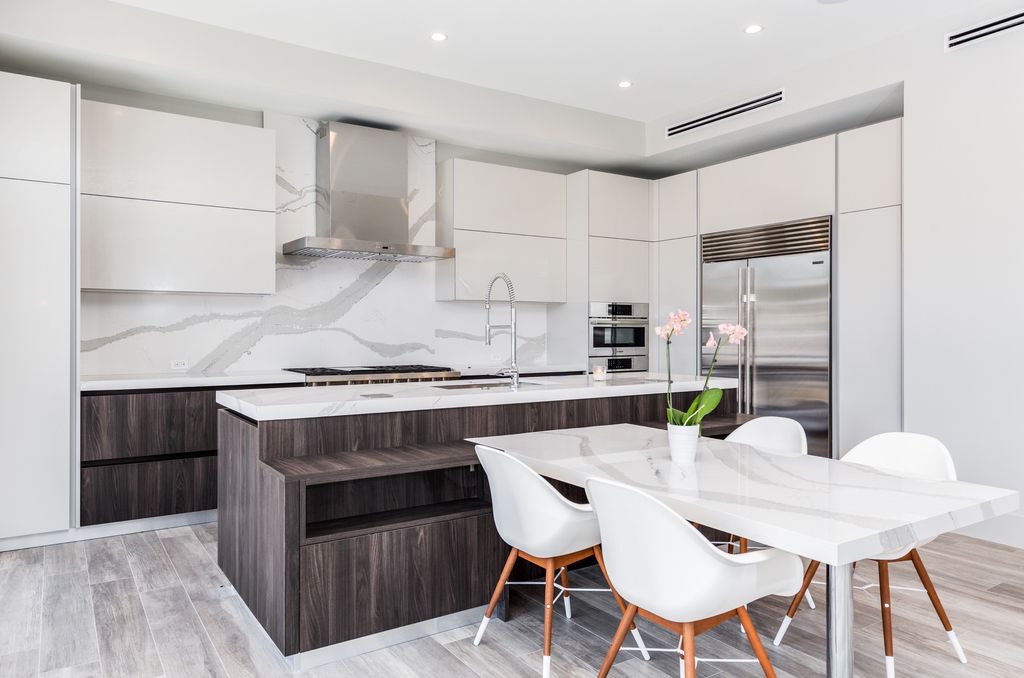 This Fort Lauderdale House in Florida was executed by legendary Ark Residential Corp. The property is the perfect mix between the mid-century modern design and some modern flair