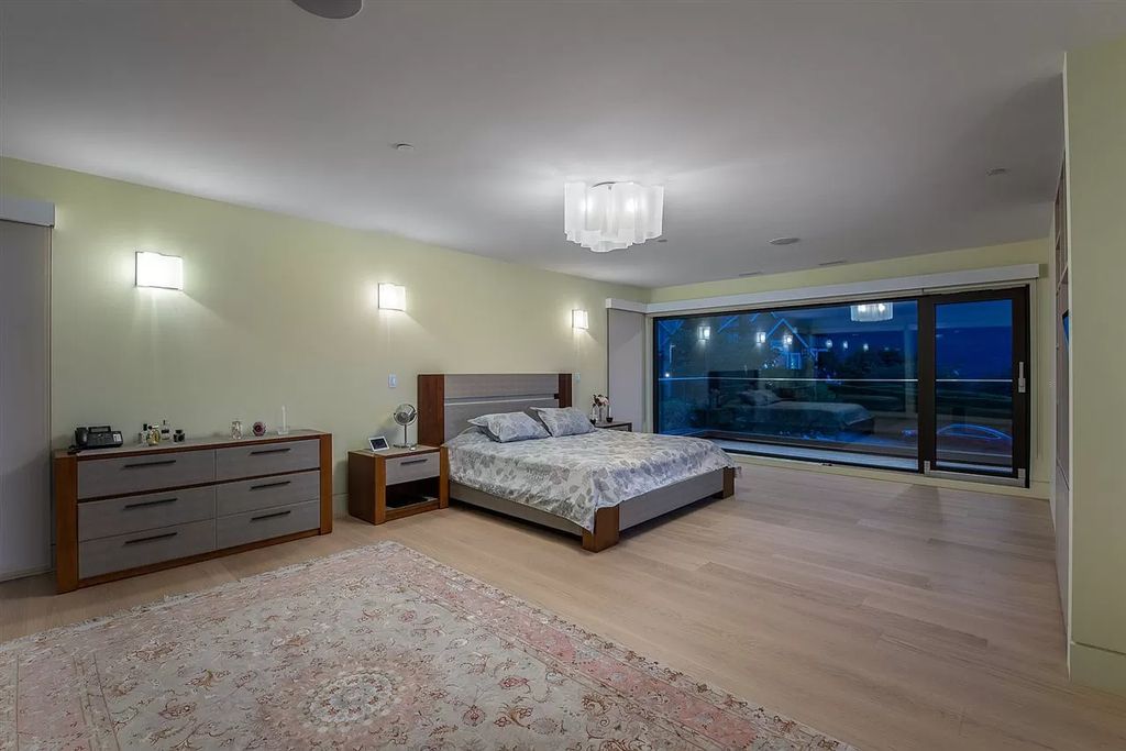 The Gorgeous House in West Vancouver is an ultra-luxurious now available for sale. This home located at 625 Saint Andrews Rd, West Vancouver, BC V7S 1V5, Canada