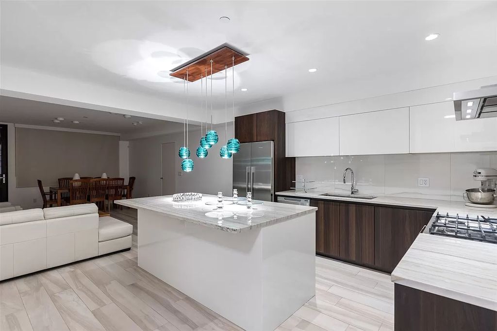 The Gorgeous House in West Vancouver is an ultra-luxurious now available for sale. This home located at 625 Saint Andrews Rd, West Vancouver, BC V7S 1V5, Canada