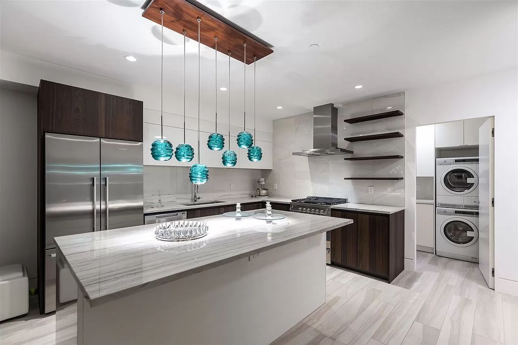 The Gorgeous House in West Vancouver is an ultra-luxurious now available for sale. This home located at 625 Saint Andrews Rd, West Vancouver, BC V7S 1V5, Canada