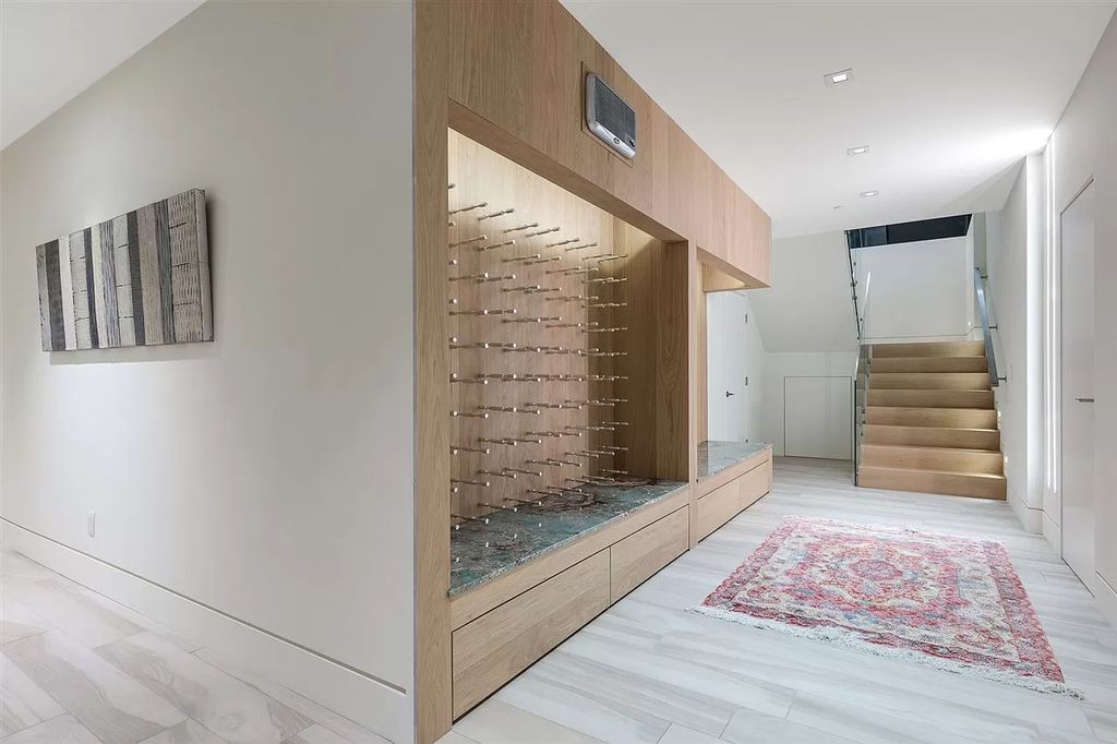 The Gorgeous House in West Vancouver is an ultra-luxurious now available for sale. This home located at 625 Saint Andrews Rd, West Vancouver, BC V7S 1V5, Canada