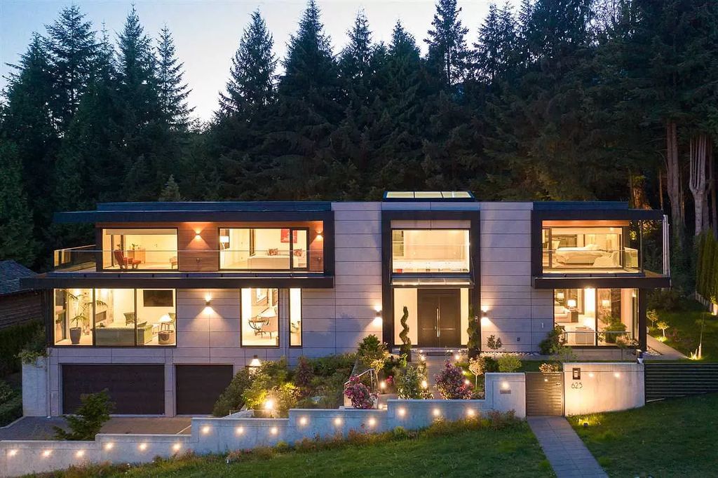 The Gorgeous House in West Vancouver is an ultra-luxurious now available for sale. This home located at 625 Saint Andrews Rd, West Vancouver, BC V7S 1V5, Canada
