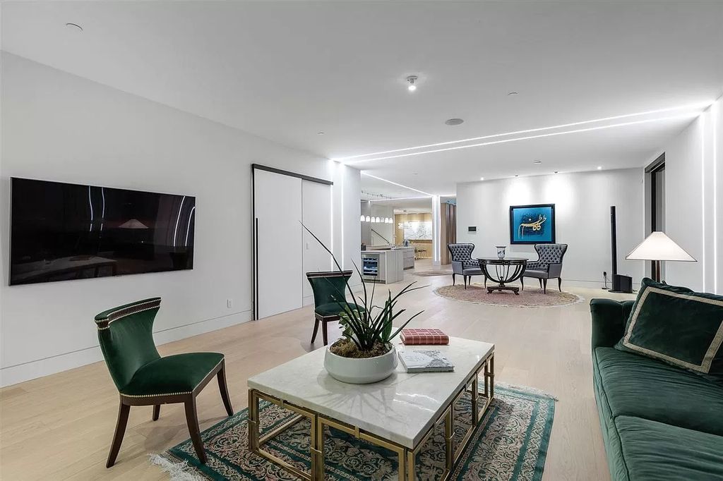The Gorgeous House in West Vancouver is an ultra-luxurious now available for sale. This home located at 625 Saint Andrews Rd, West Vancouver, BC V7S 1V5, Canada