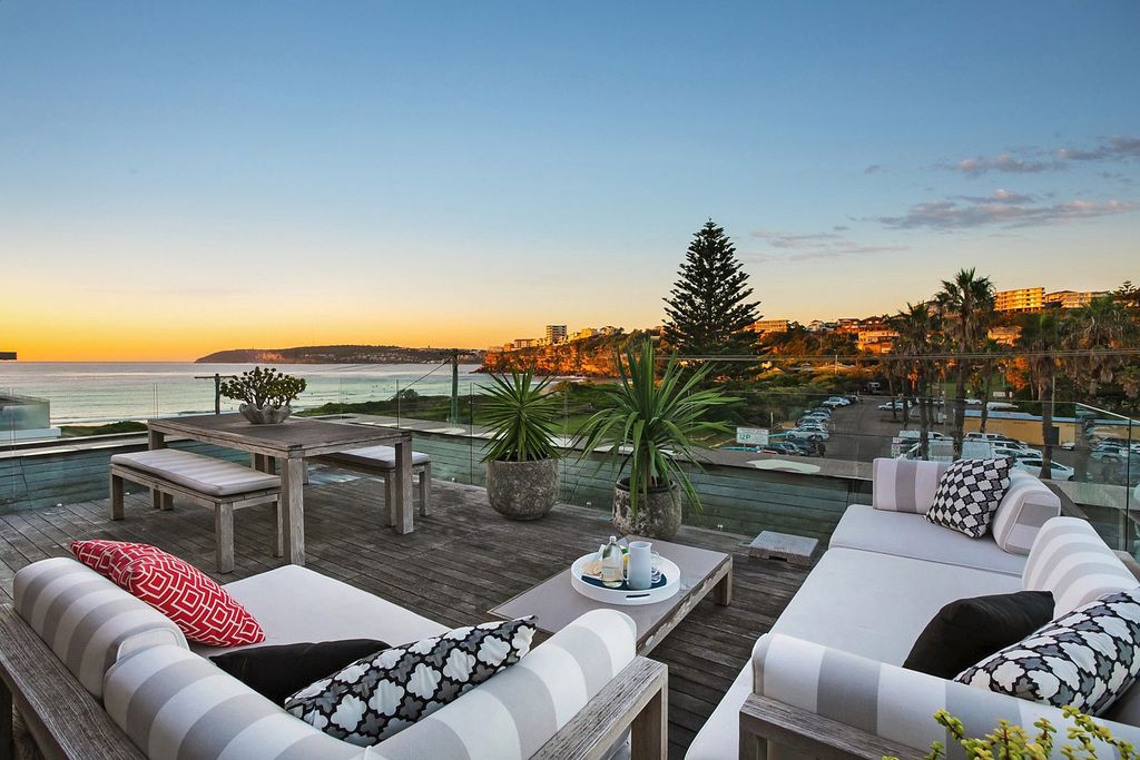 High end beachside home by Brewster Hjorth in New South Wales for sale