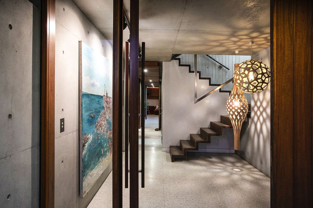 High end beachside home by Brewster Hjorth in New South Wales for sale