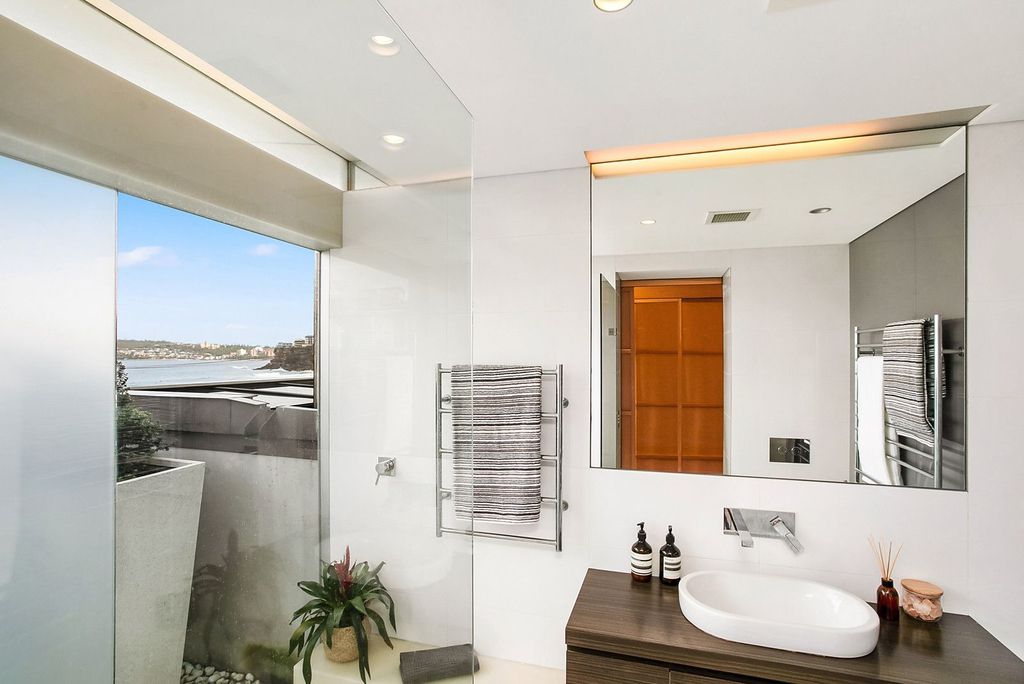 High end beachside home by Brewster Hjorth in New South Wales for sale