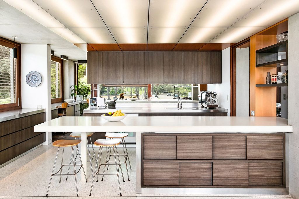 High end beachside home by Brewster Hjorth in New South Wales for sale