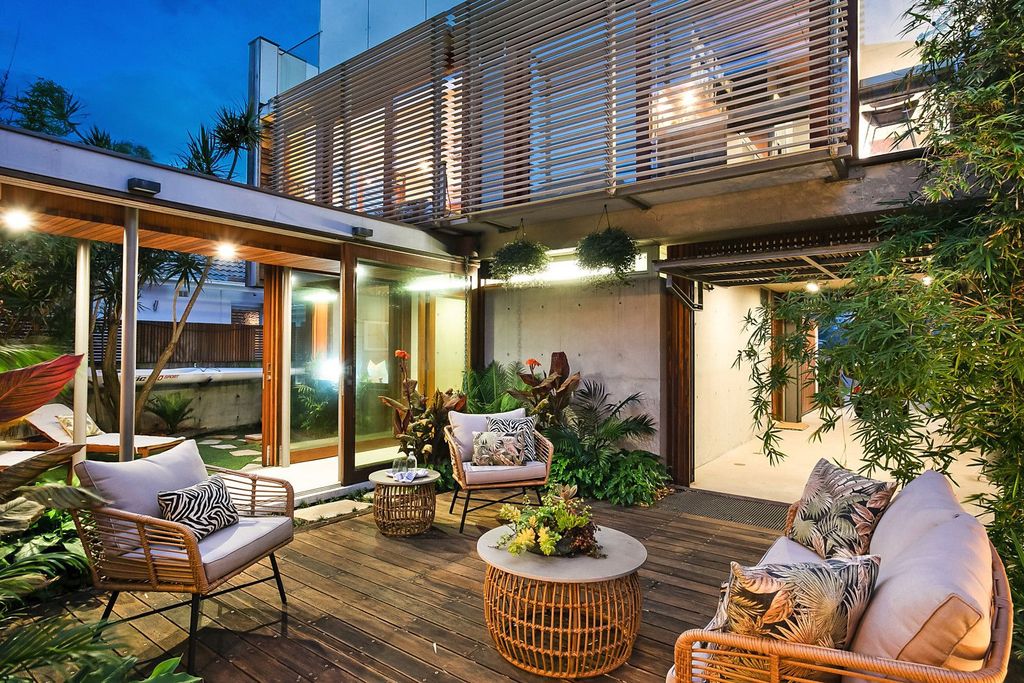 High end beachside home by Brewster Hjorth in New South Wales for sale