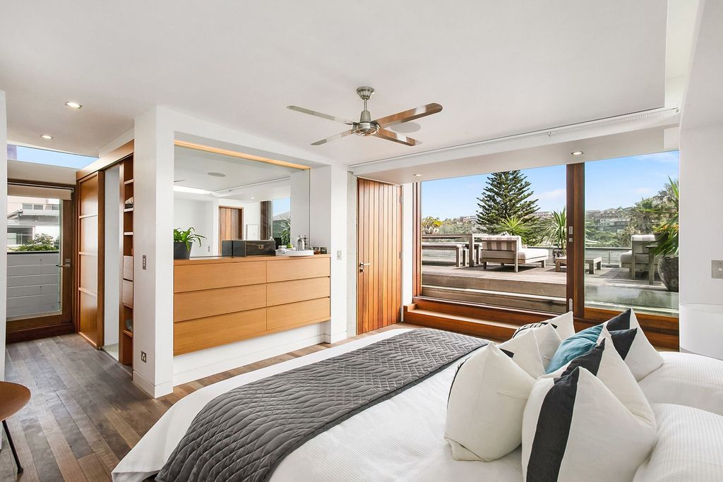 High end beachside home by Brewster Hjorth in New South Wales for sale