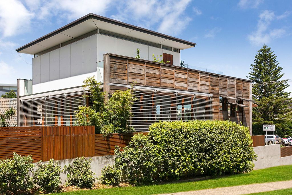 High end beachside home by Brewster Hjorth in New South Wales for sale