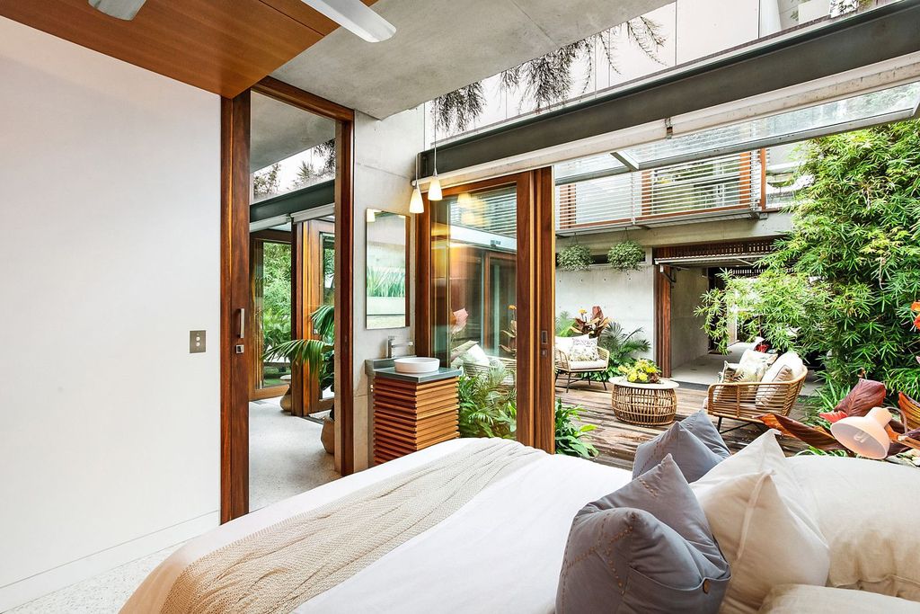 High end beachside home by Brewster Hjorth in New South Wales for sale