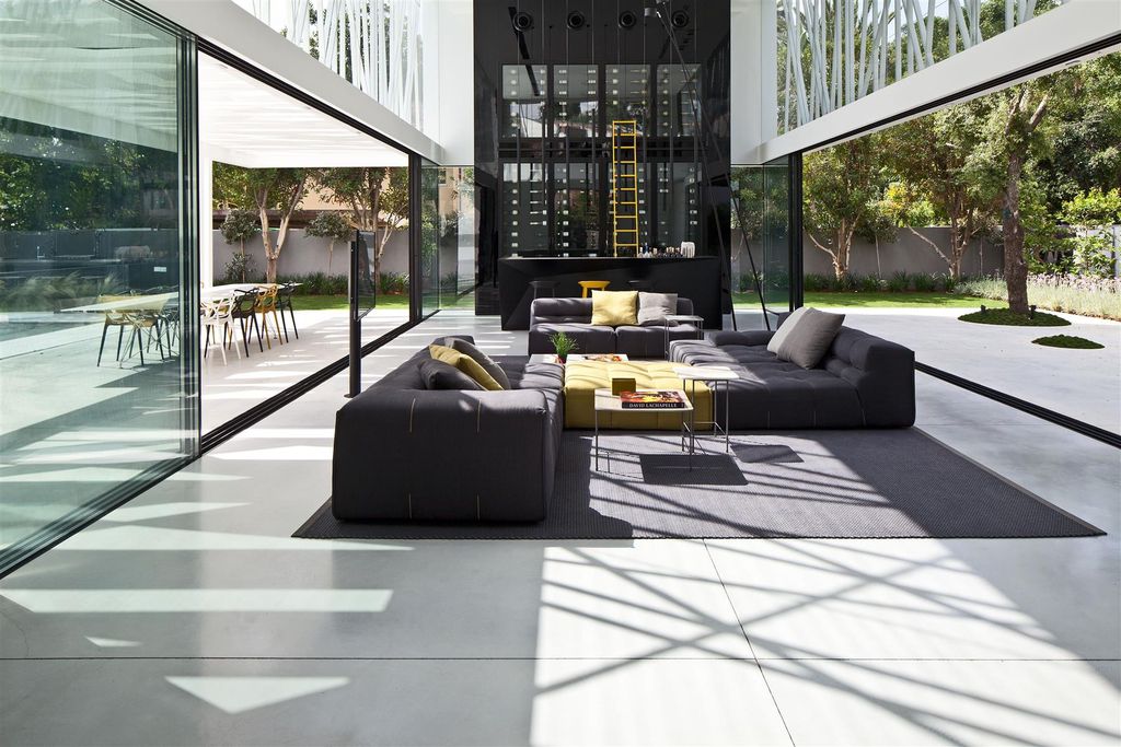House of Parties Combines Family Life with Entertaining by Pitsou Kedem 11