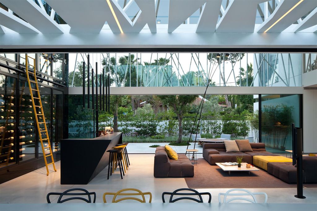 House of Parties Combines Family Life with Entertaining by Pitsou Kedem 13