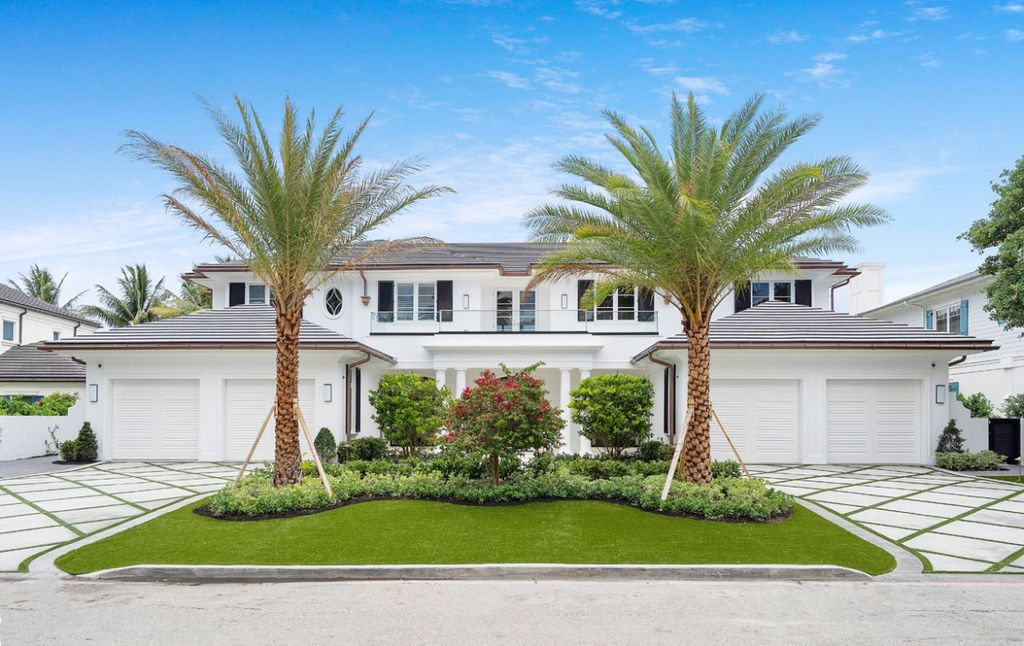 This Intracoastal Waterway Dream Home in Florida built by Wietsma & Lippolis Construction in modern style. This home offers not only magnificent waterfront views but also ultra-chic design, ultimate privacy, spacious accommodation