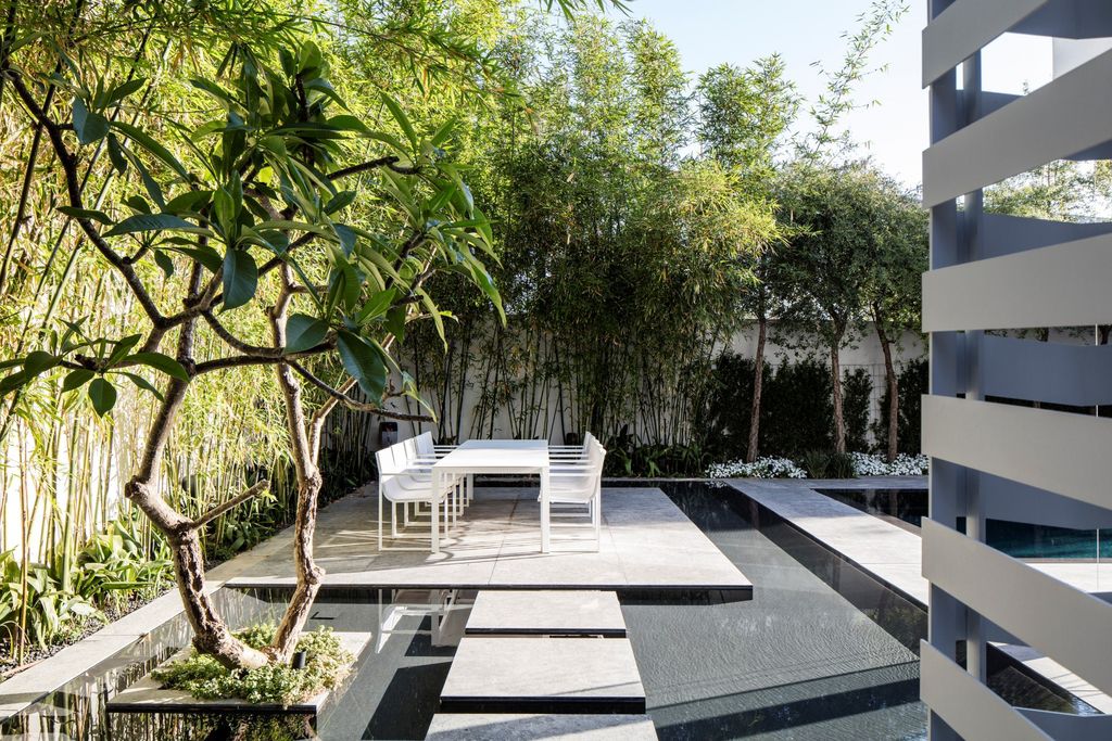 J House with Raised roof Latticed walls Bridge entrance by Pitsou Kedem 7