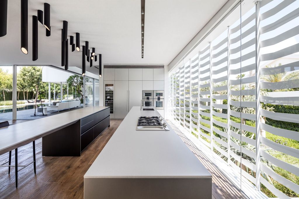 J House with Raised roof Latticed walls Bridge entrance by Pitsou Kedem 8