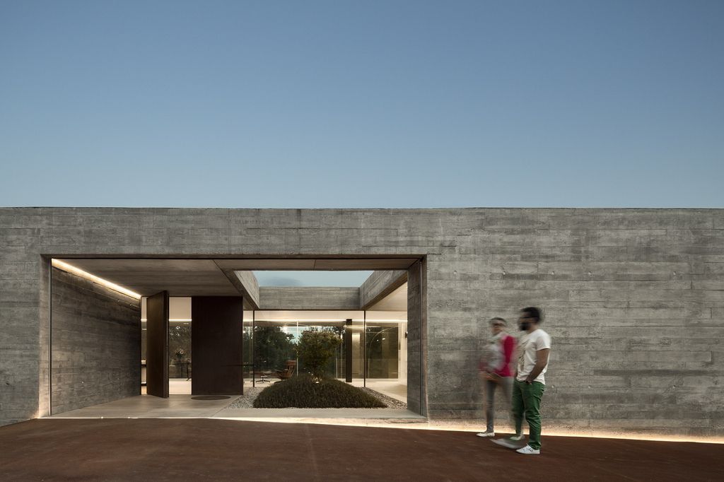 Long textured Sambade House in Portugal Countryside by Spaceworkers 43