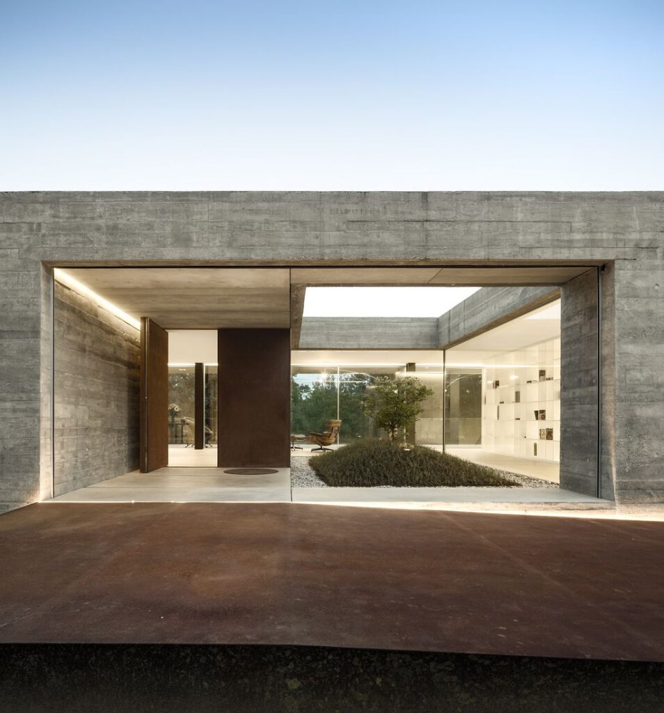 Long textured Sambade House in Portugal Countryside by Spaceworkers 44