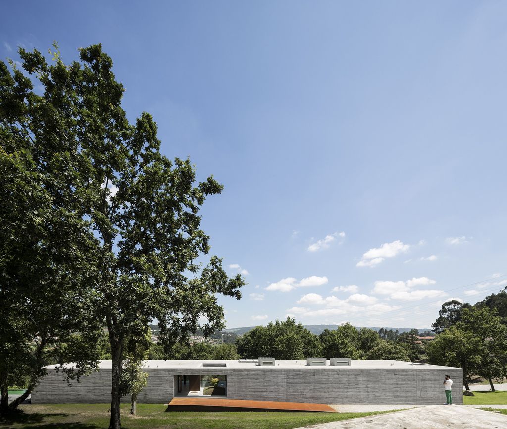 Long textured Sambade House in Portugal Countryside by Spaceworkers