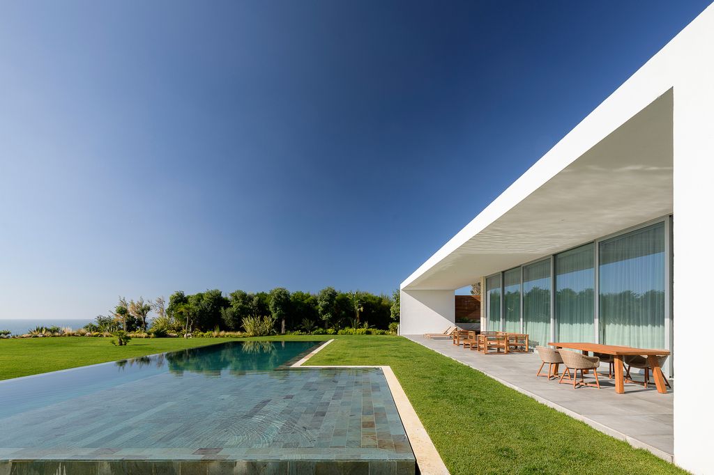 Luxury Sea Front Villa with Spectacular Sea Overlooking by ARQ TAILOR 12