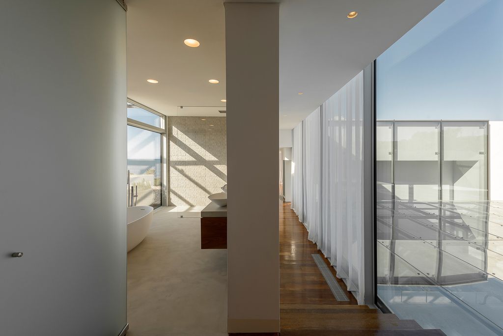 Luxury Sea Front Villa with Spectacular Sea Overlooking by ARQ TAILOR 