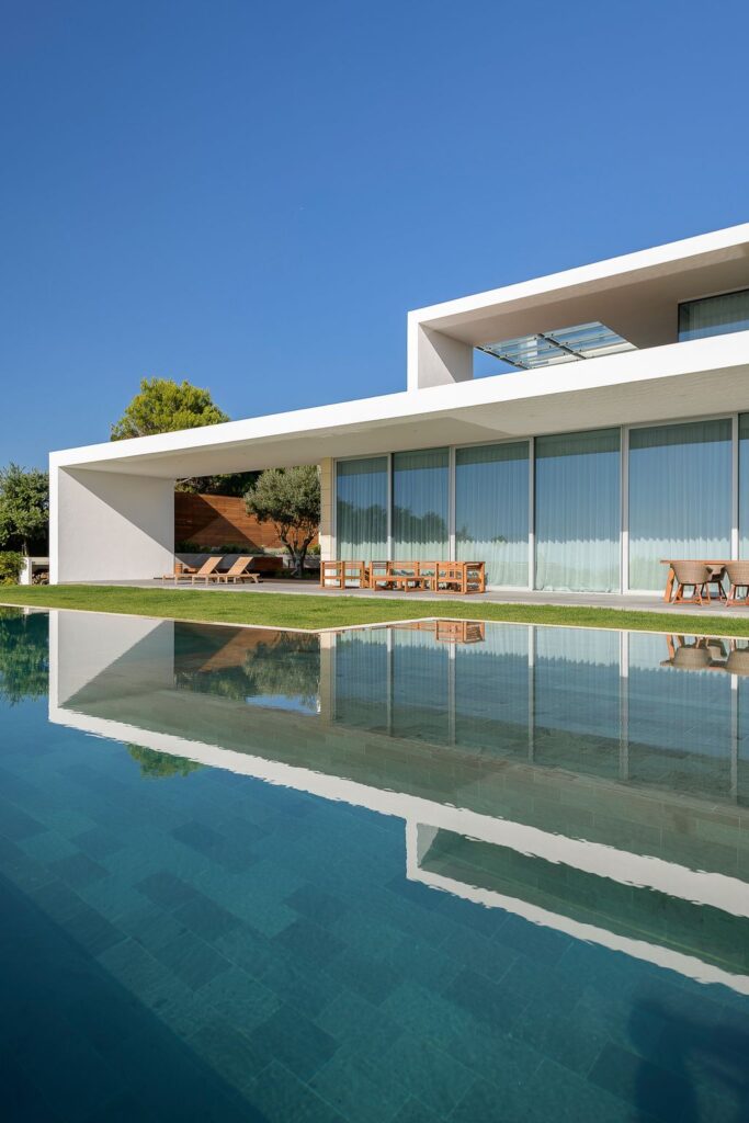 Luxury Sea Front Villa with Spectacular Sea Overlooking by ARQ TAILOR 9