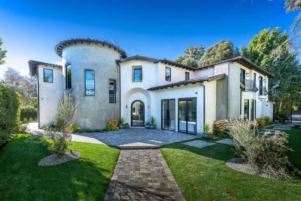 This Marvelous Spanish Contemporary Home in California designed and built by the legendary Arzuman Brothers. This incredible constructed craftsman built-in 2019 consists of 5 bedrooms and 7 bathrooms