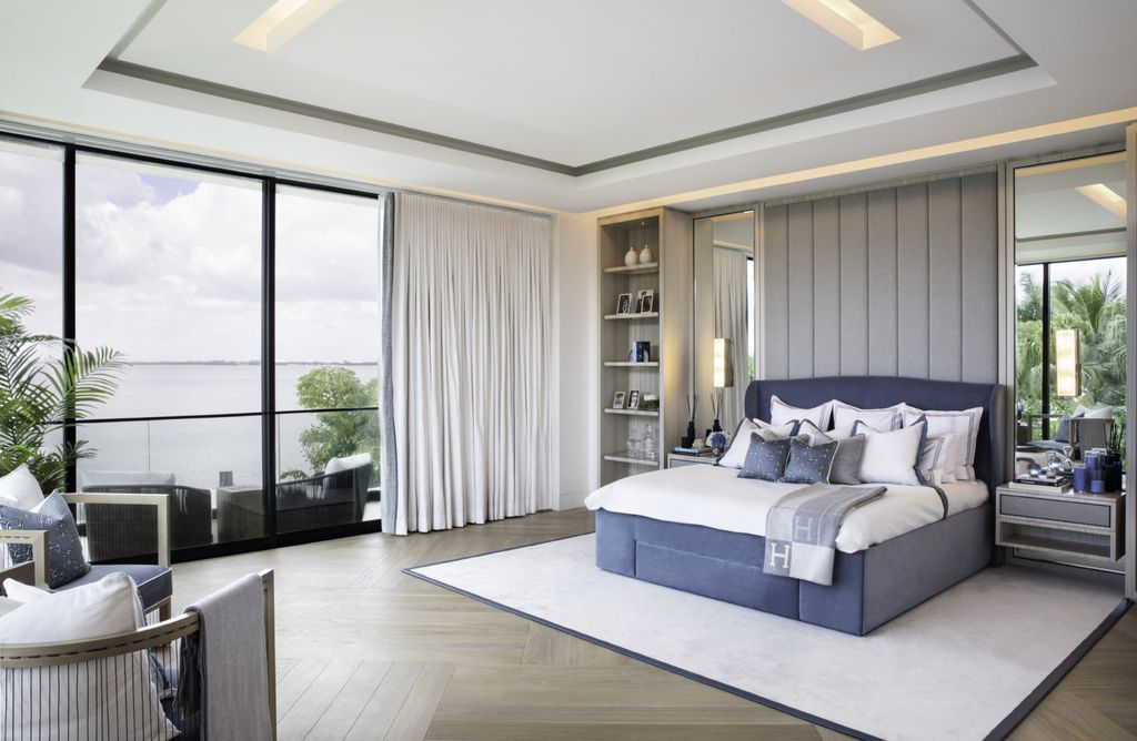 This Miami Home was executed by the prestigious Bart Reines Luxury HomeBuilder. Built to the highest standards, the villa offers a breathtaking sea view, as well as a panoramic view of Miami Downtown