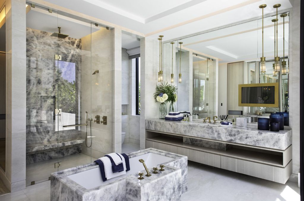 This Miami Home was executed by the prestigious Bart Reines Luxury HomeBuilder. Built to the highest standards, the villa offers a breathtaking sea view, as well as a panoramic view of Miami Downtown