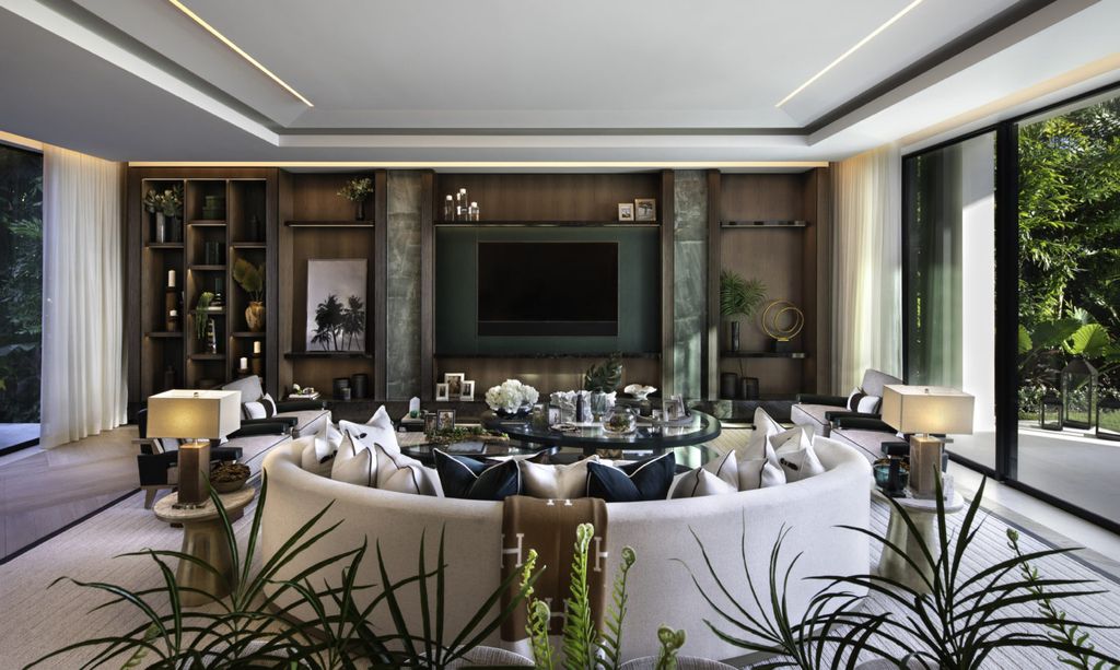 This Miami Home was executed by the prestigious Bart Reines Luxury HomeBuilder. Built to the highest standards, the villa offers a breathtaking sea view, as well as a panoramic view of Miami Downtown