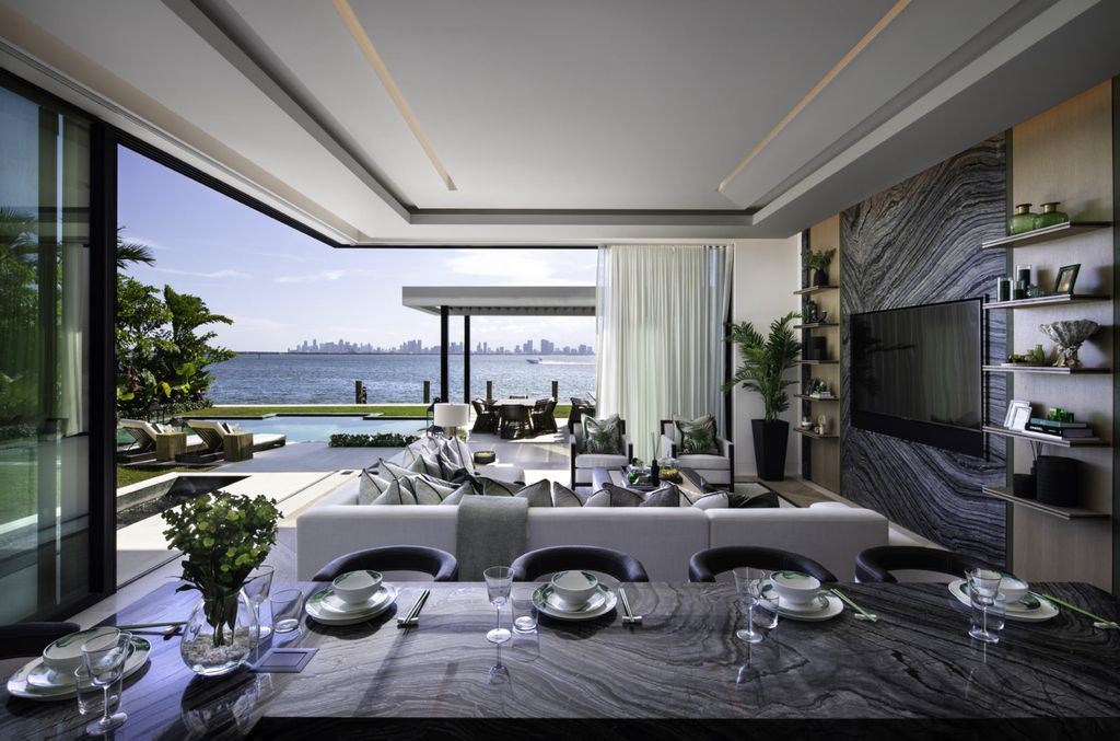 This Miami Home was executed by the prestigious Bart Reines Luxury HomeBuilder. Built to the highest standards, the villa offers a breathtaking sea view, as well as a panoramic view of Miami Downtown