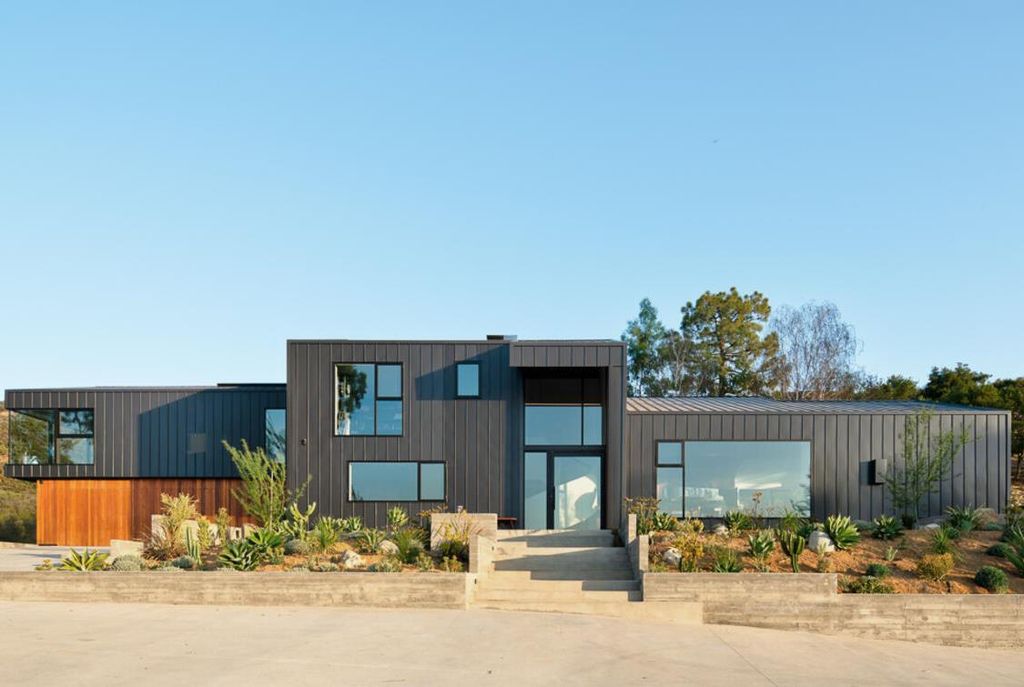 The Modern Home in California is an architectural masterpiece designed and developed by award winning AUX Architecture now available for sale. This home located at 1178 Stunt Rd, Calabasas, California; offering 4 bedrooms and 4 bathrooms with over 4,000 square feet of living spaces.