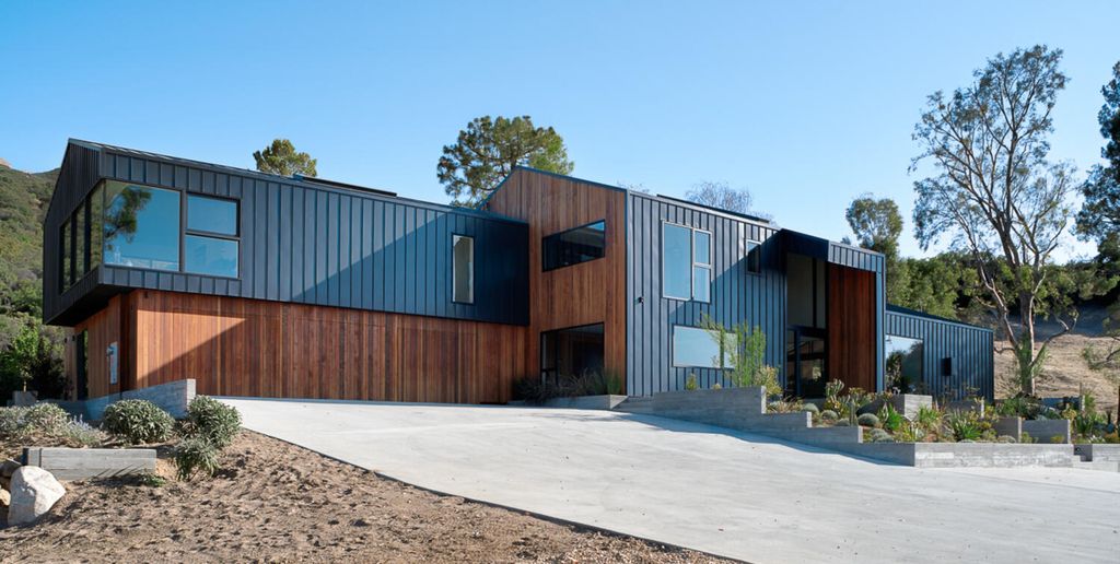 The Modern Home in California is an architectural masterpiece designed and developed by award winning AUX Architecture now available for sale. This home located at 1178 Stunt Rd, Calabasas, California; offering 4 bedrooms and 4 bathrooms with over 4,000 square feet of living spaces.