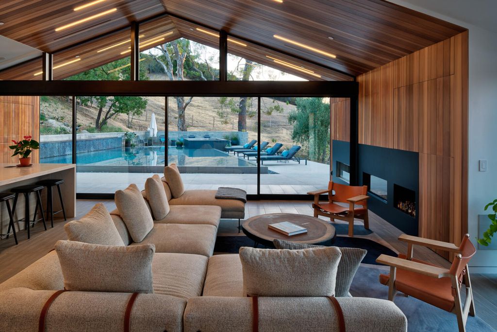 The Modern Home in California is an architectural masterpiece designed and developed by award winning AUX Architecture now available for sale. This home located at 1178 Stunt Rd, Calabasas, California; offering 4 bedrooms and 4 bathrooms with over 4,000 square feet of living spaces.