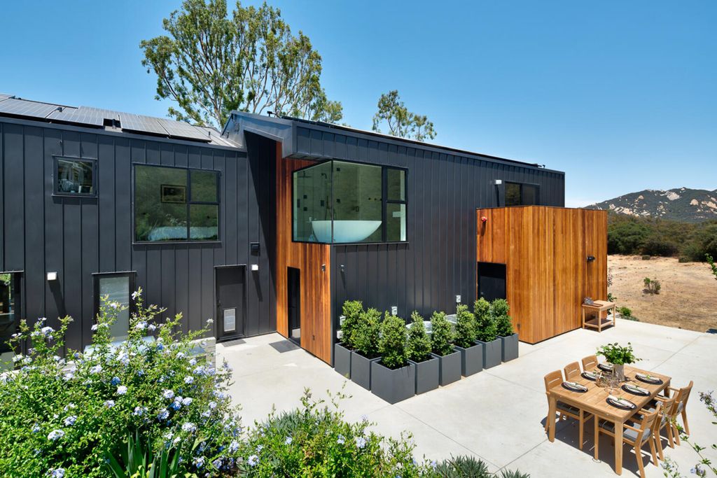 The Modern Home in California is an architectural masterpiece designed and developed by award winning AUX Architecture now available for sale. This home located at 1178 Stunt Rd, Calabasas, California; offering 4 bedrooms and 4 bathrooms with over 4,000 square feet of living spaces.