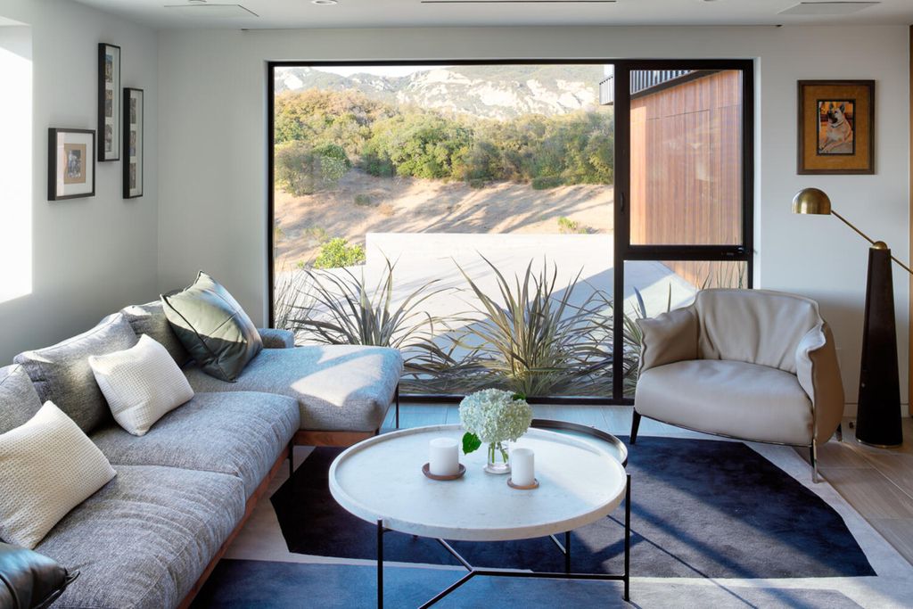 The Modern Home in California is an architectural masterpiece designed and developed by award winning AUX Architecture now available for sale. This home located at 1178 Stunt Rd, Calabasas, California; offering 4 bedrooms and 4 bathrooms with over 4,000 square feet of living spaces.