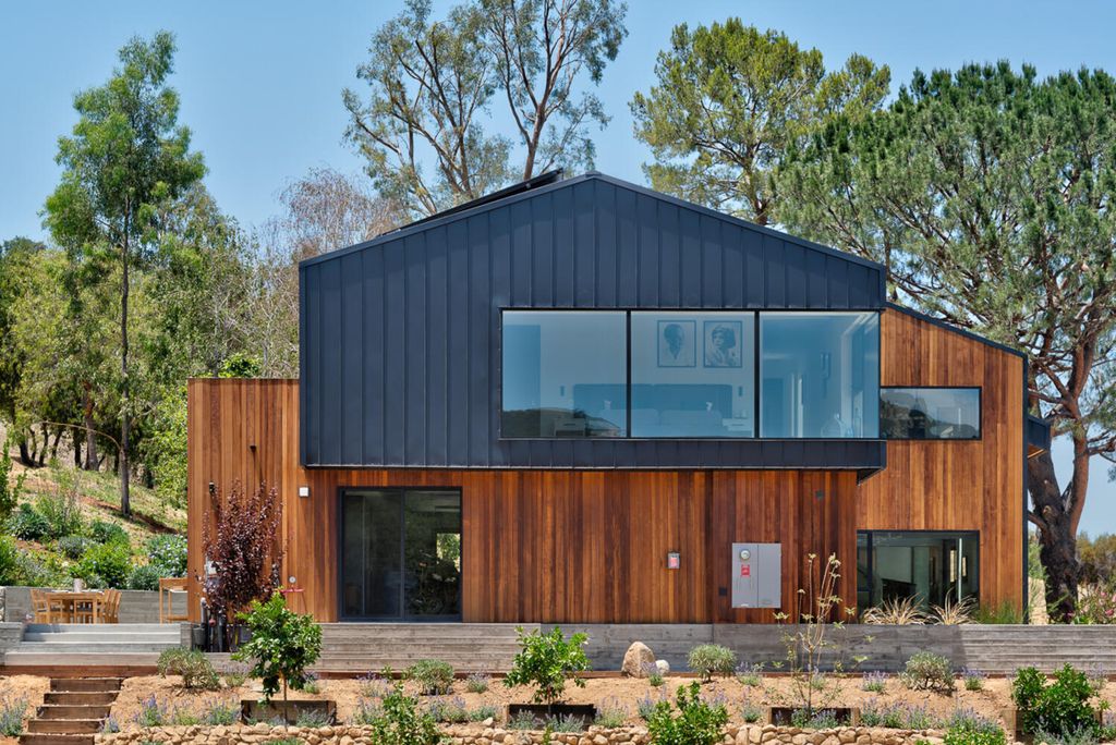 The Modern Home in California is an architectural masterpiece designed and developed by award winning AUX Architecture now available for sale. This home located at 1178 Stunt Rd, Calabasas, California; offering 4 bedrooms and 4 bathrooms with over 4,000 square feet of living spaces.
