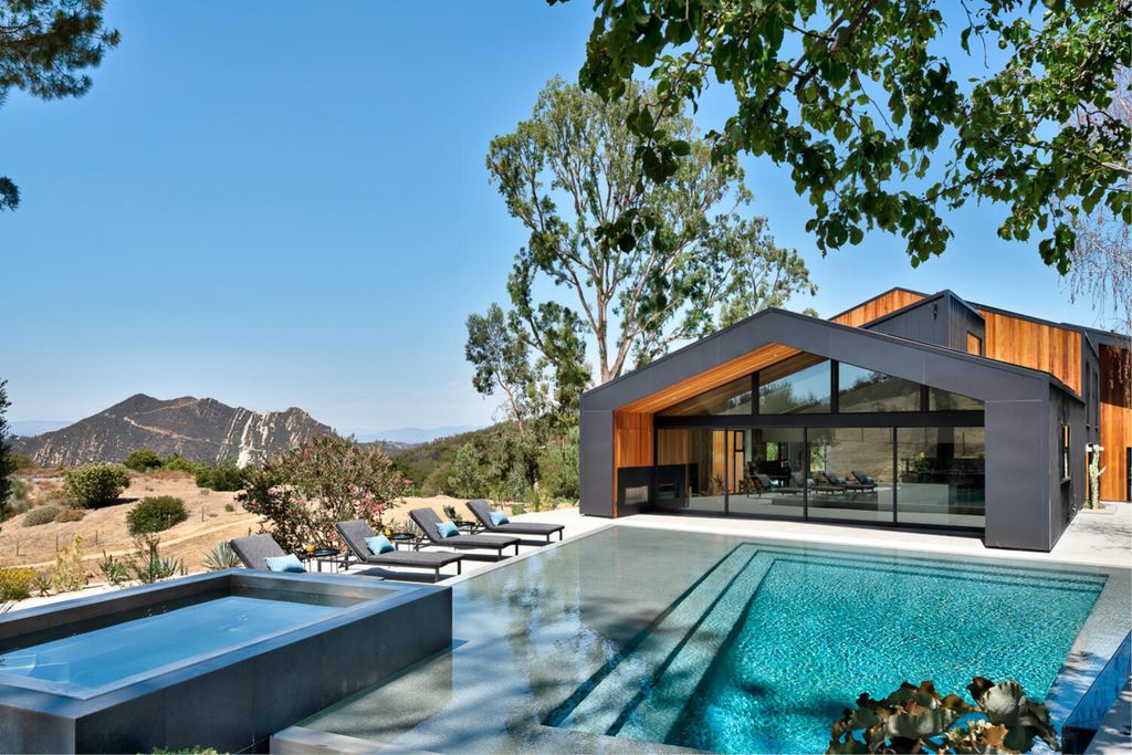 The Modern Home in California is an architectural masterpiece designed and developed by award winning AUX Architecture now available for sale. This home located at 1178 Stunt Rd, Calabasas, California; offering 4 bedrooms and 4 bathrooms with over 4,000 square feet of living spaces.