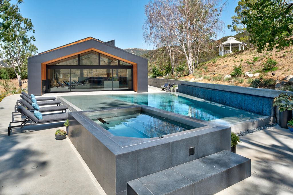 The Modern Home in California is an architectural masterpiece designed and developed by award winning AUX Architecture now available for sale. This home located at 1178 Stunt Rd, Calabasas, California; offering 4 bedrooms and 4 bathrooms with over 4,000 square feet of living spaces.
