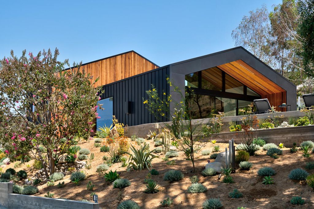 The Modern Home in California is an architectural masterpiece designed and developed by award winning AUX Architecture now available for sale. This home located at 1178 Stunt Rd, Calabasas, California; offering 4 bedrooms and 4 bathrooms with over 4,000 square feet of living spaces.