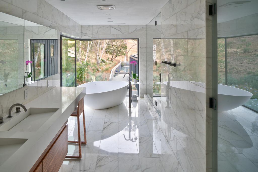 The Modern Home in California is an architectural masterpiece designed and developed by award winning AUX Architecture now available for sale. This home located at 1178 Stunt Rd, Calabasas, California; offering 4 bedrooms and 4 bathrooms with over 4,000 square feet of living spaces.