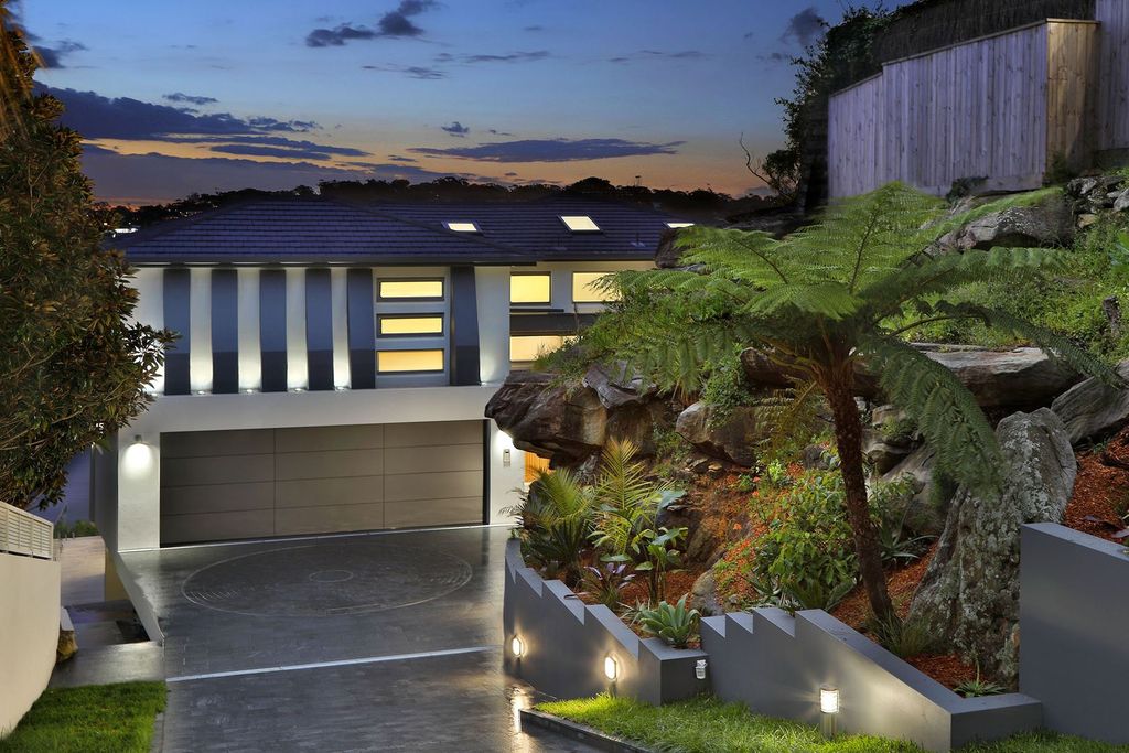  Pinnacle waterfront villa with three sublime levels at New South Wales for auction