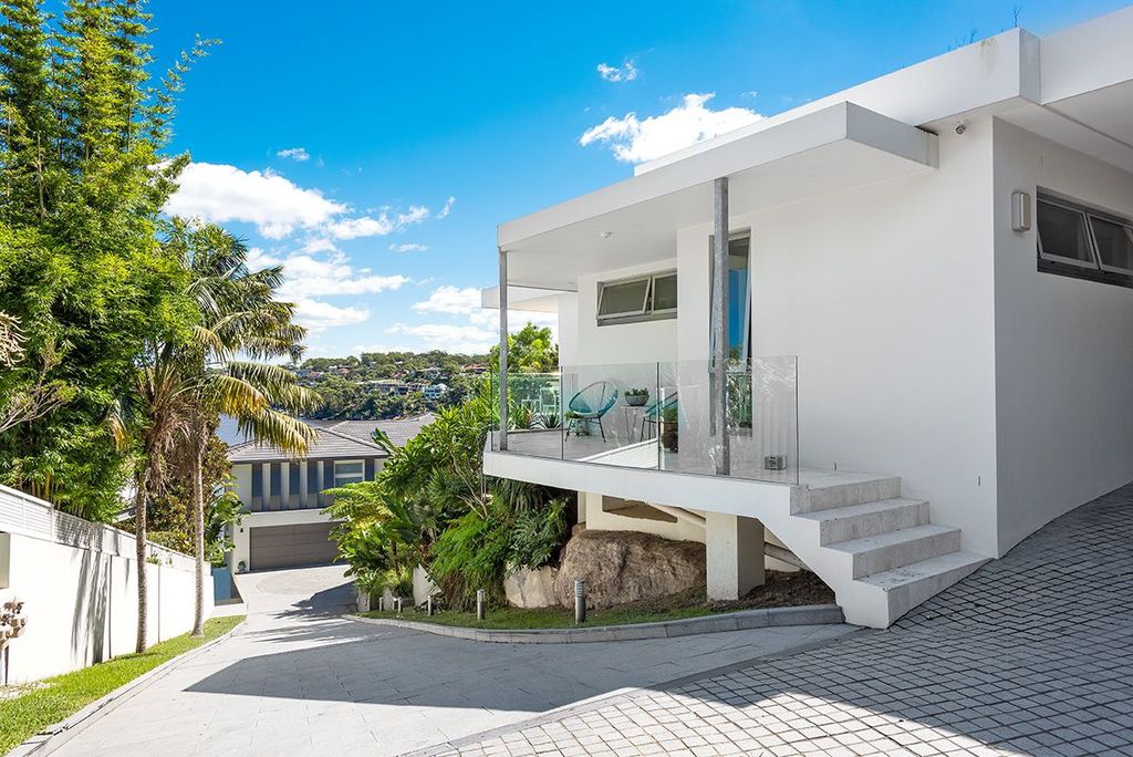  Pinnacle waterfront villa with three sublime levels at New South Wales for auction
